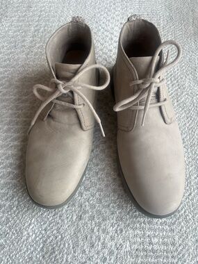 UGG Men's Chukka Boots in Light Taupe